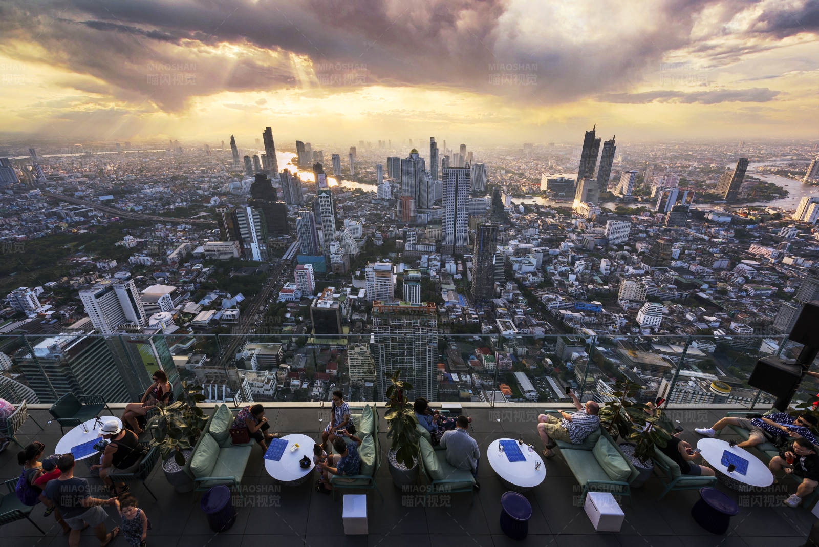曼谷高空酒吧日落美景图片