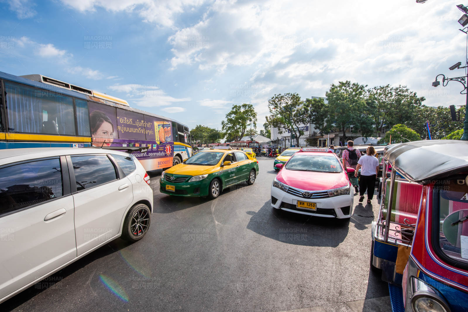 繁忙城市交通图片