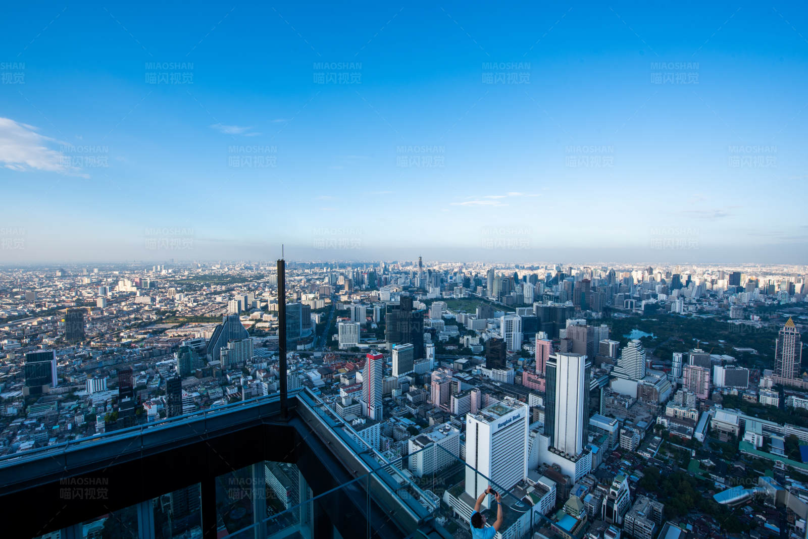 城市天际线的壮丽景色图片
