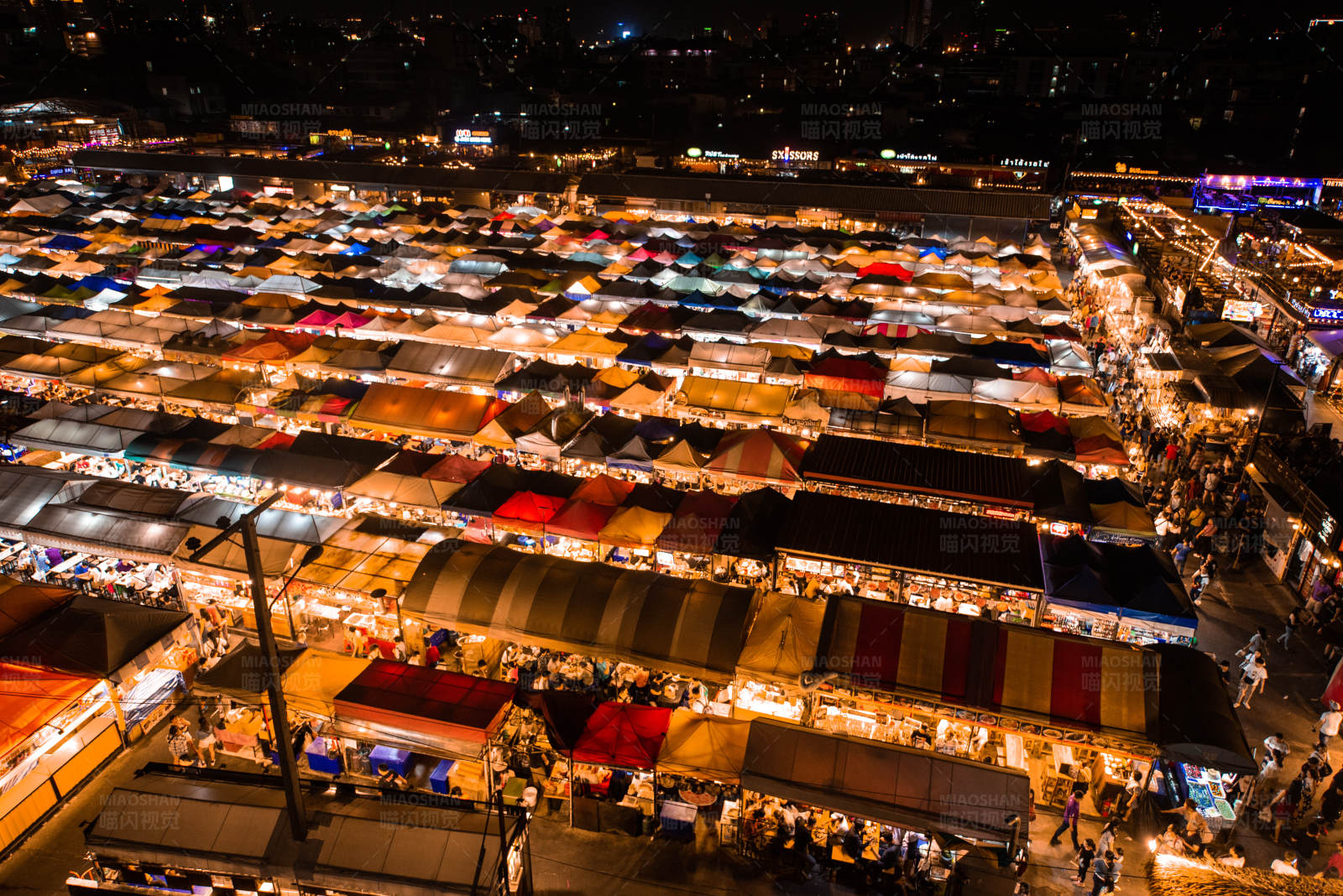 夜市灯火通明图片
