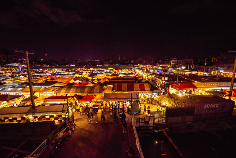 夜市灯火通明图片