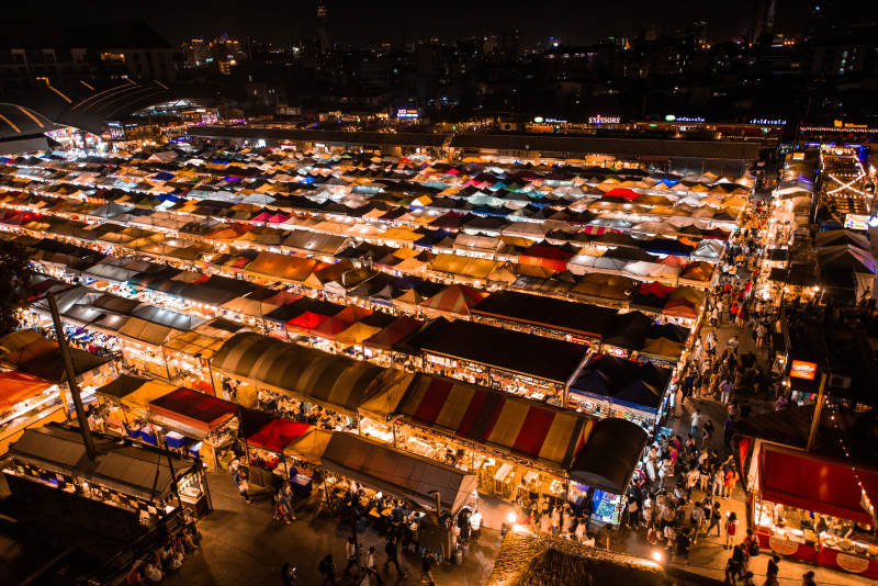 夜市灯火通明图片