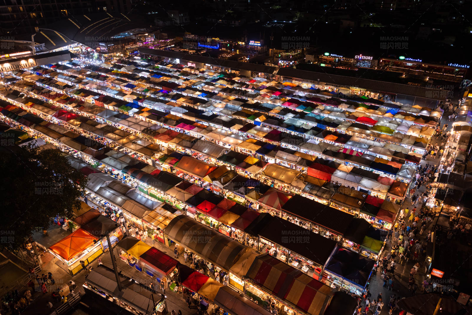 夜市灯火通明图片
