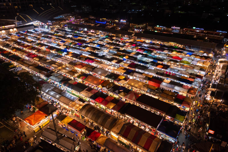 夜市灯火通明图片