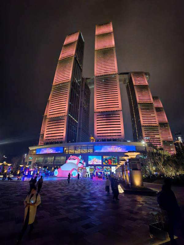 夜幕下的城市地标图片