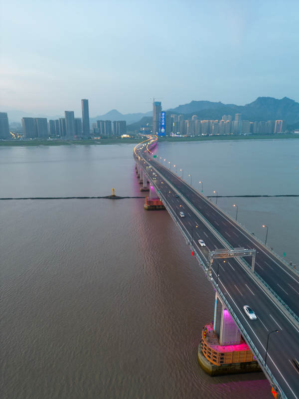 跨江大桥夜景图片