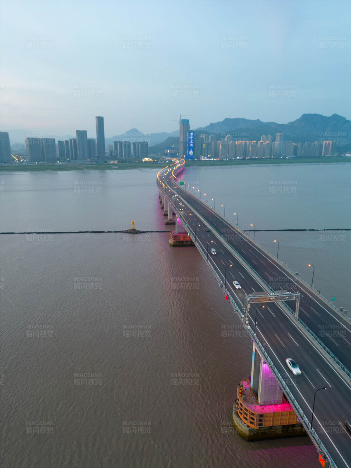 跨江大桥夜景图片