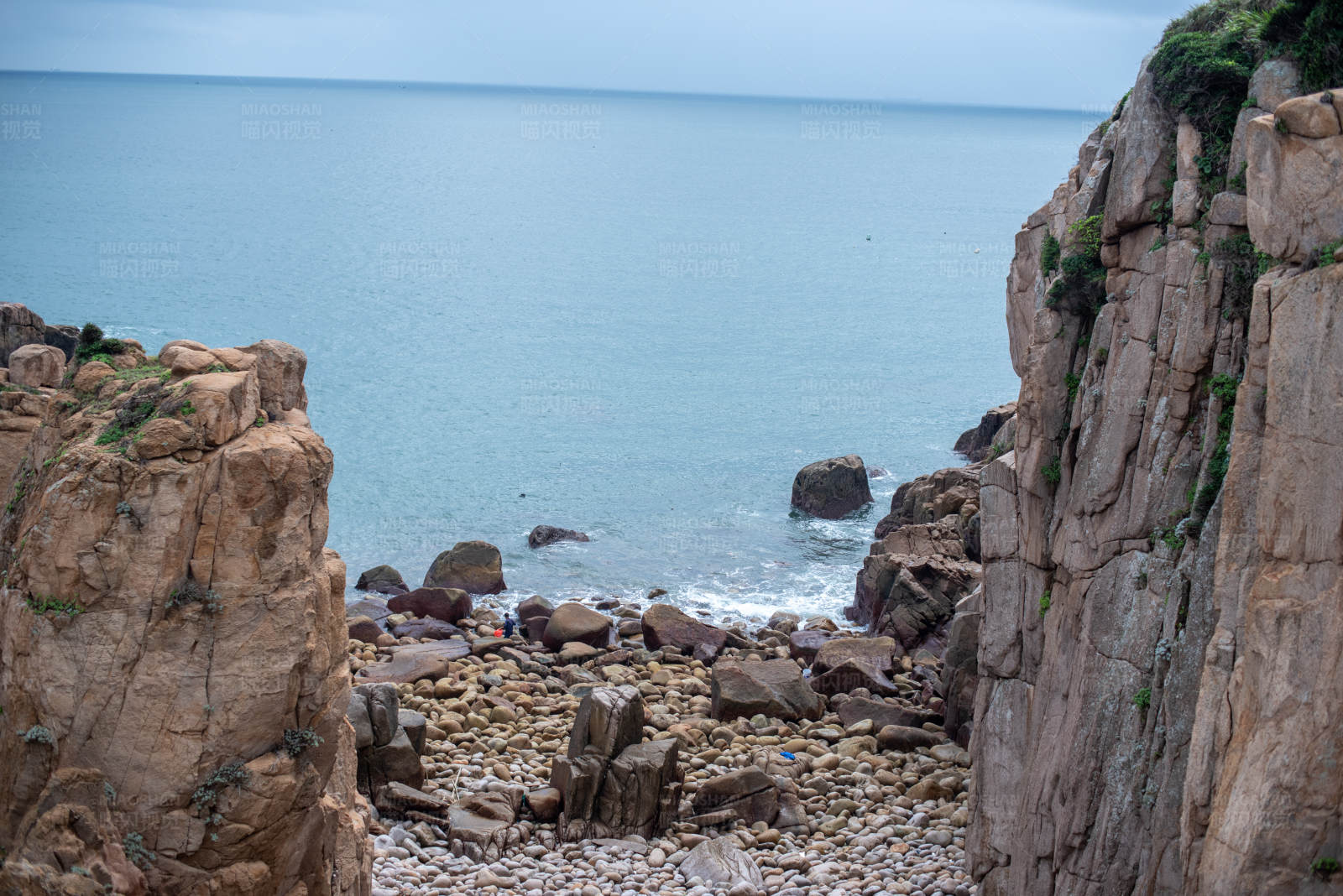 海滨岩石景观图片