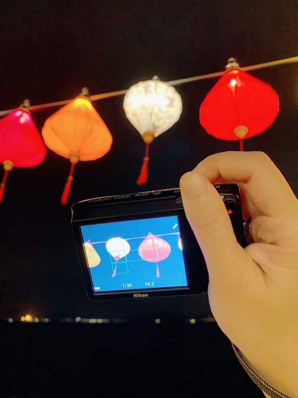 拍摄夜空灯笼图片