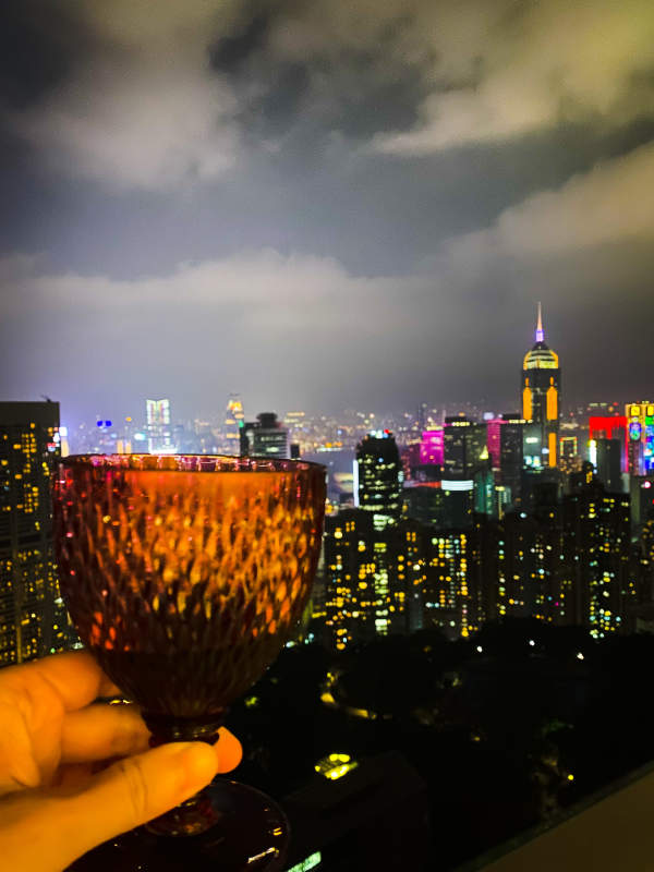 夜景与美酒图片