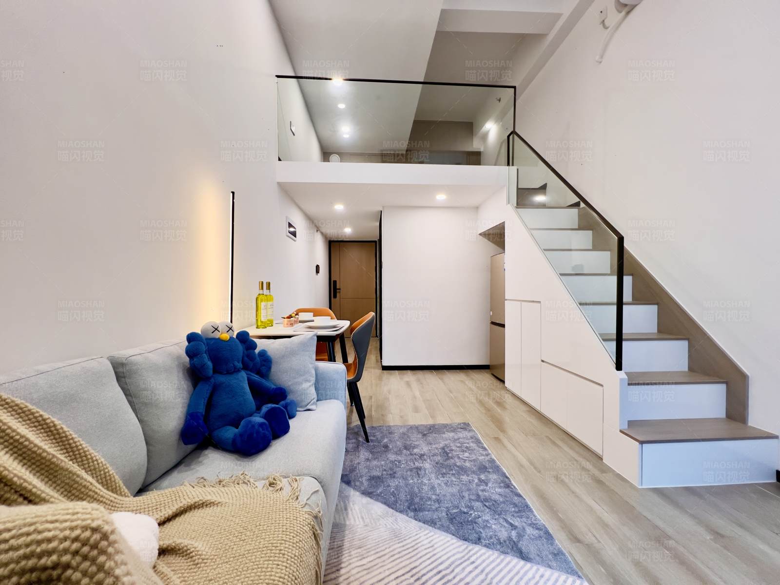 现代简约复式公寓图片