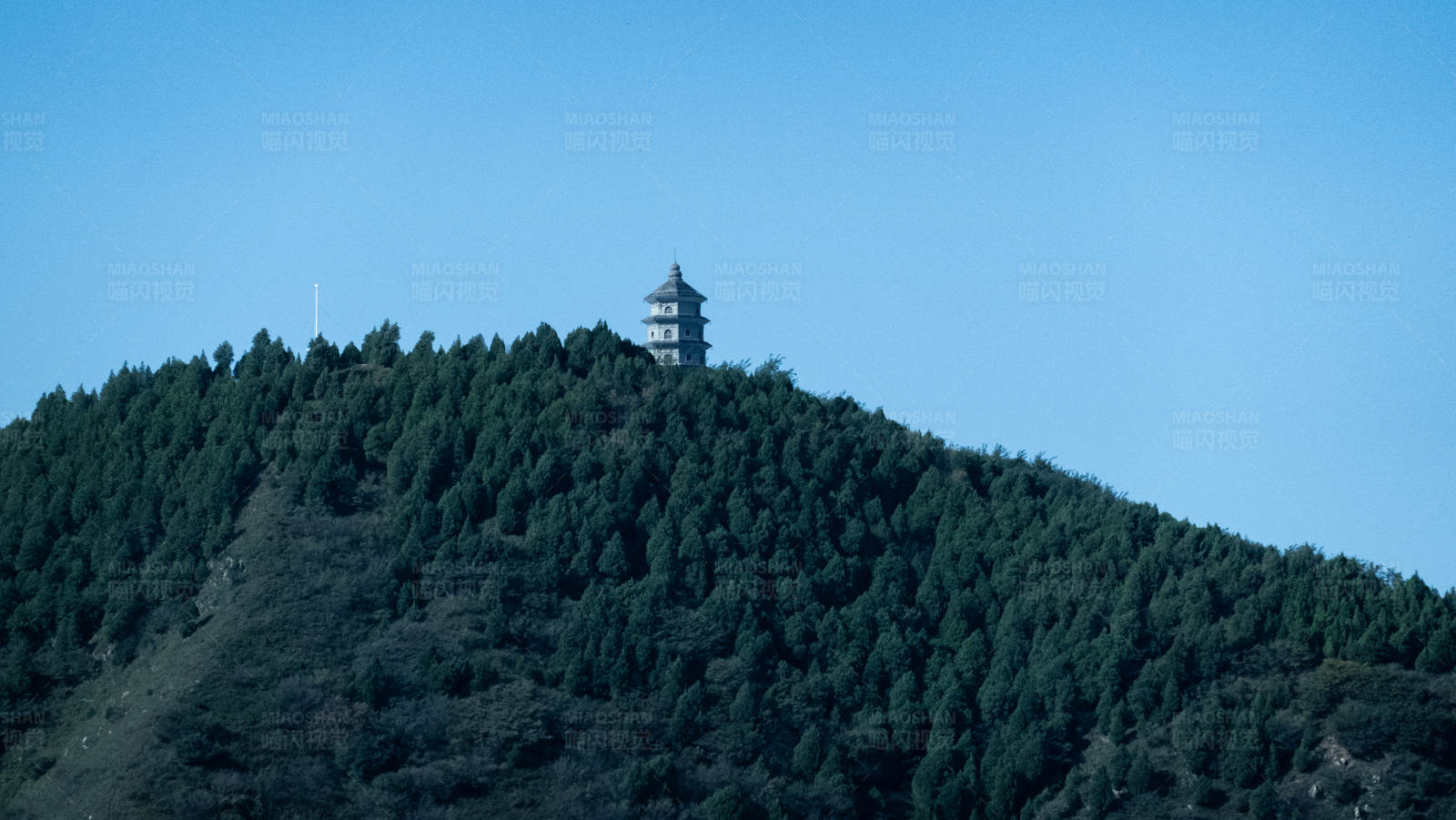 山顶古塔图片