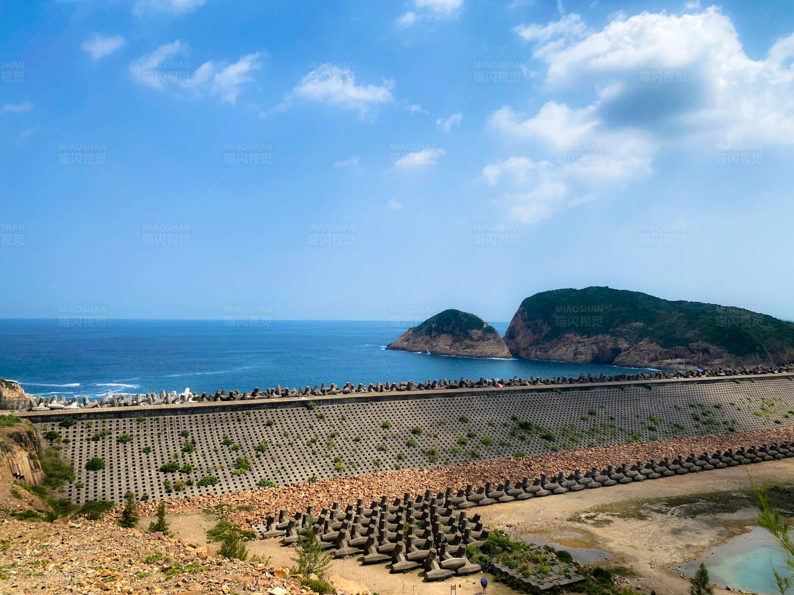 海边的石像群图片