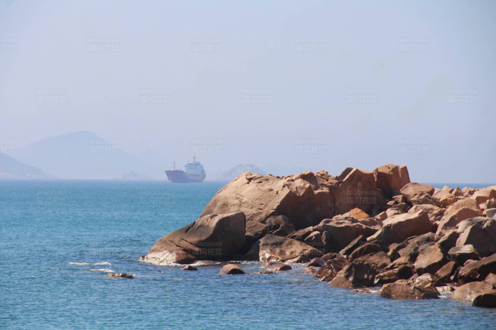 海岩与远航图片