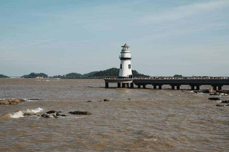 珠海海边灯塔图片