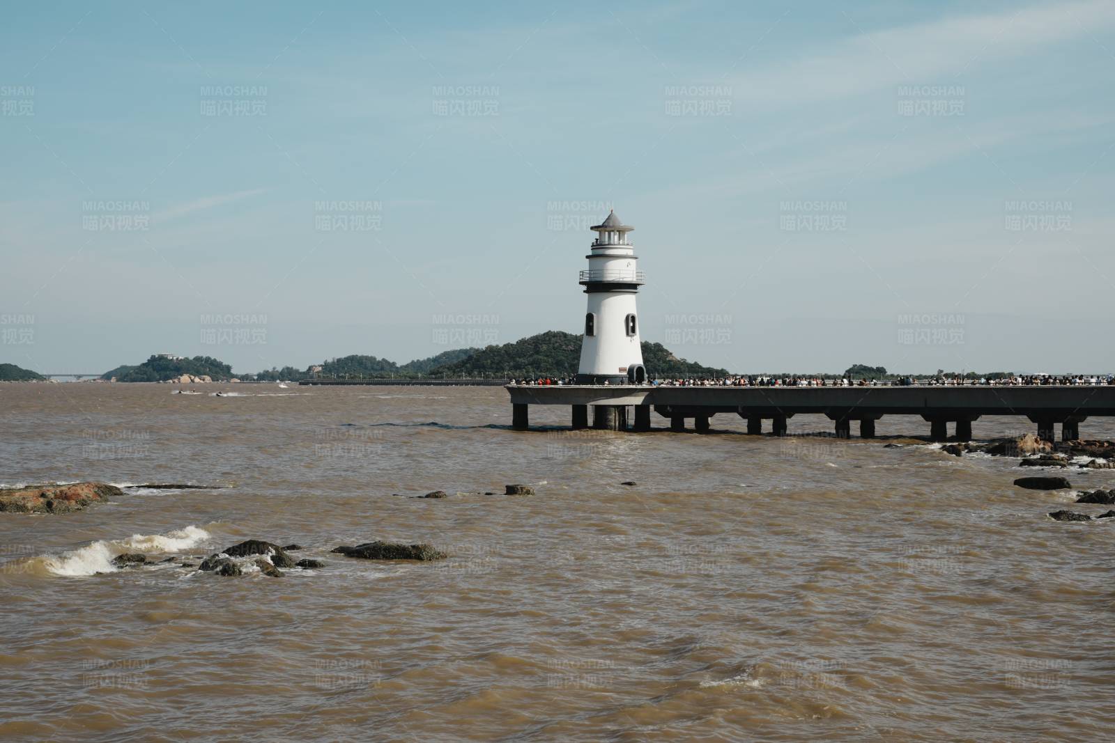 珠海海边灯塔图片