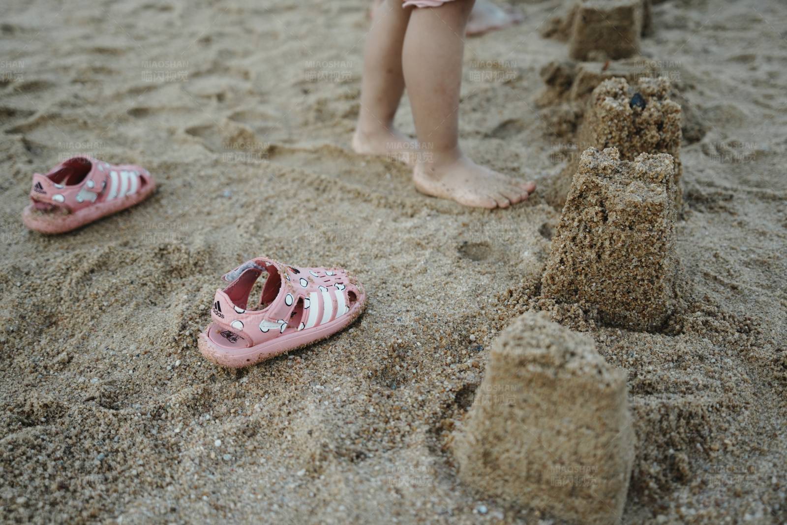 沙滩上的童年回忆图片