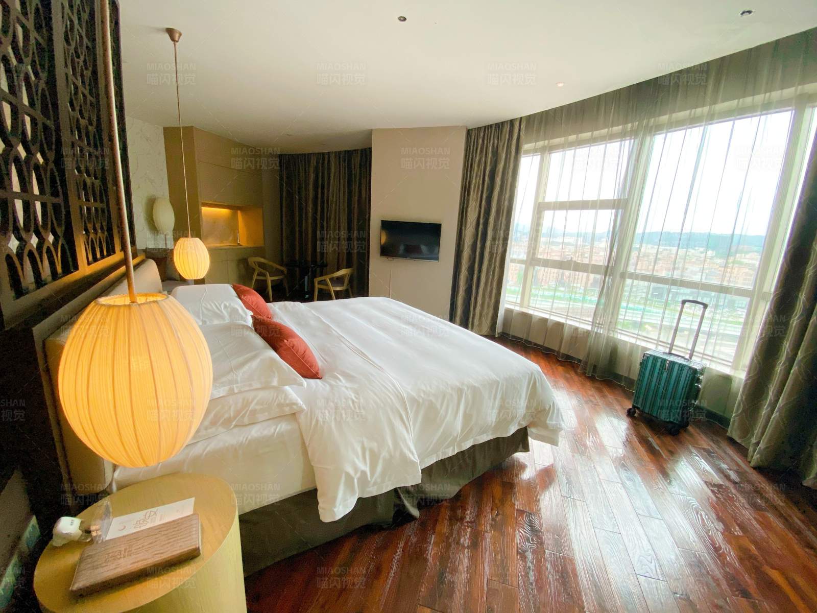 现代豪华酒店客房图片