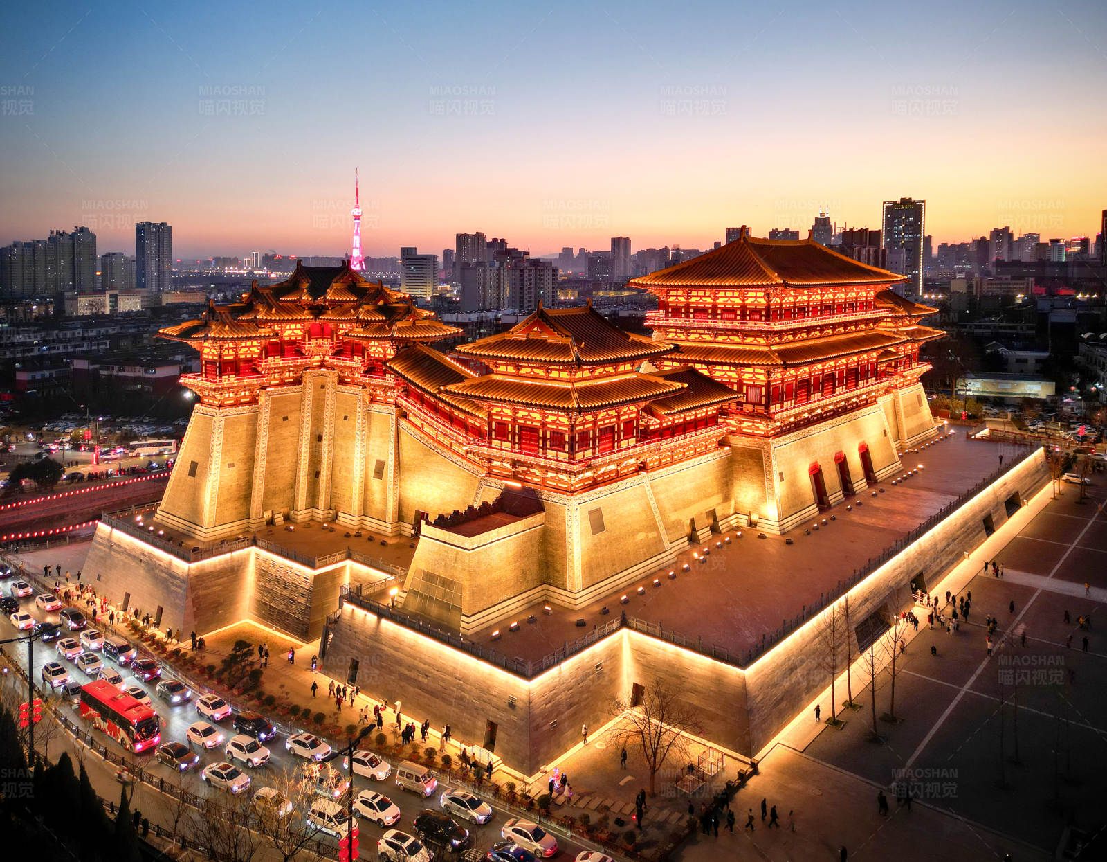 古城夜景 灯火辉煌图片