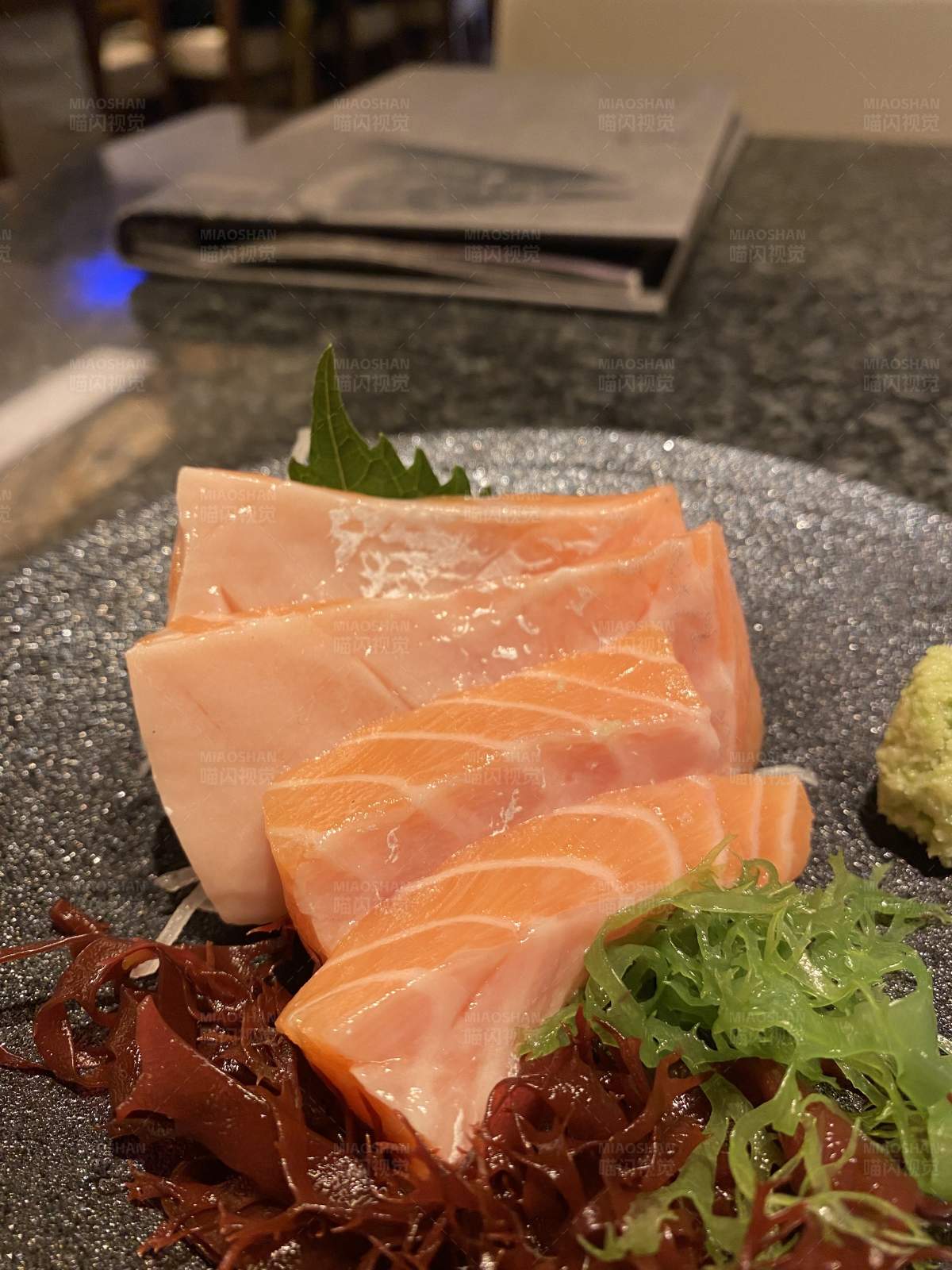 三文鱼刺身拼盘图片