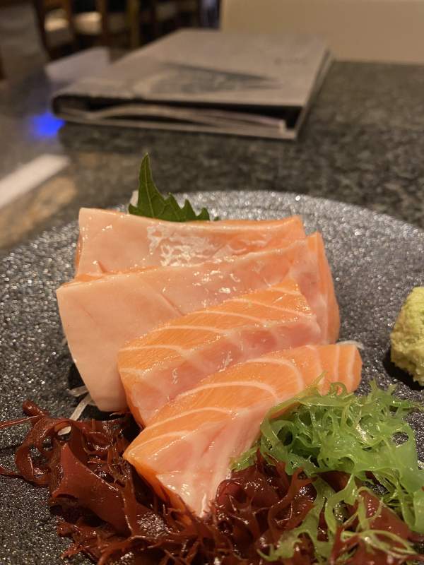 三文鱼刺身拼盘图片