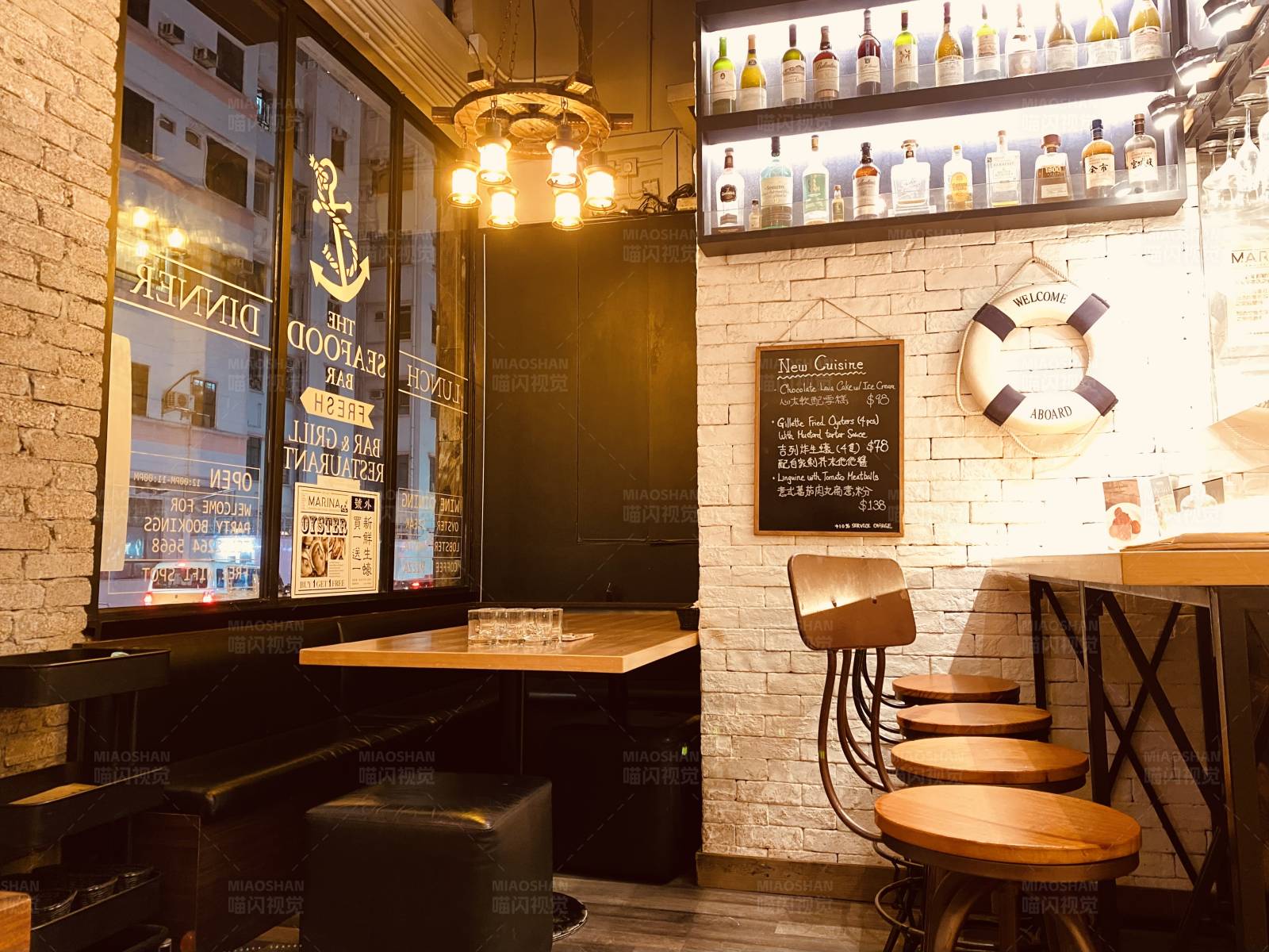 复古酒吧一角图片