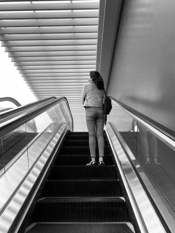 独行电梯上图片