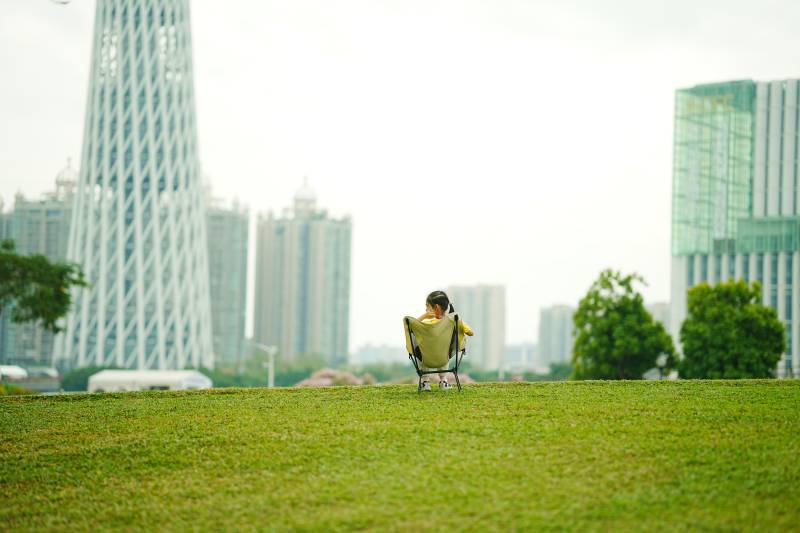 城市绿洲的宁静时光图片