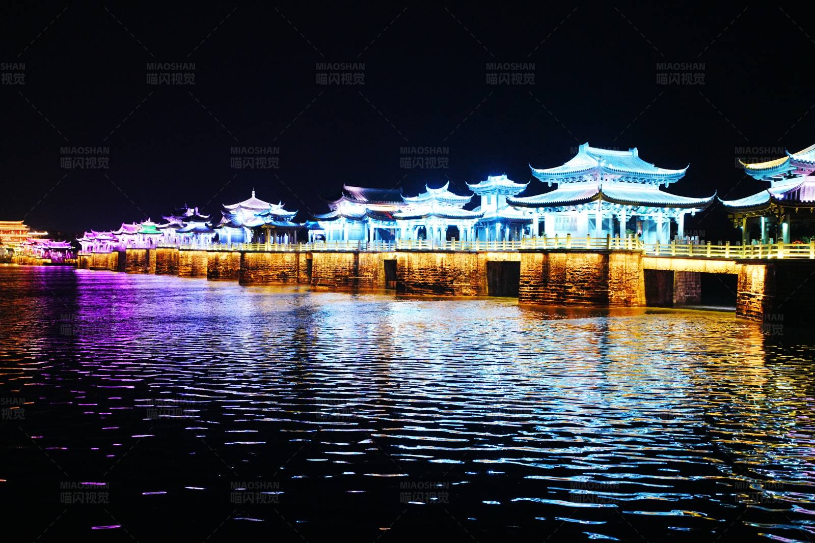 夜色中的古桥图片