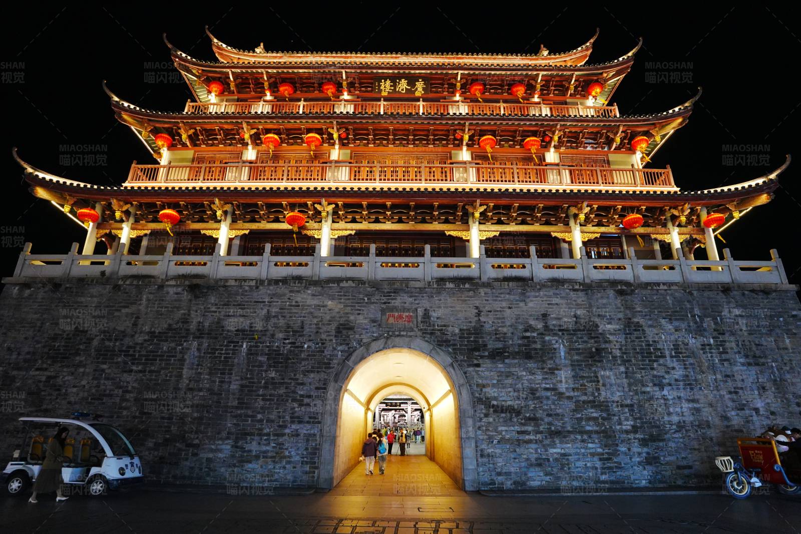 古城夜景 灯火辉煌图片