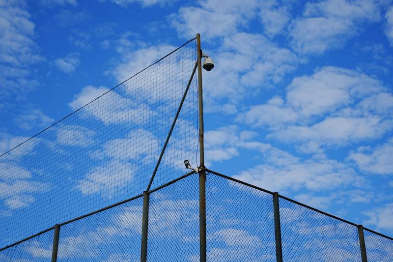 网球场上的天空图片