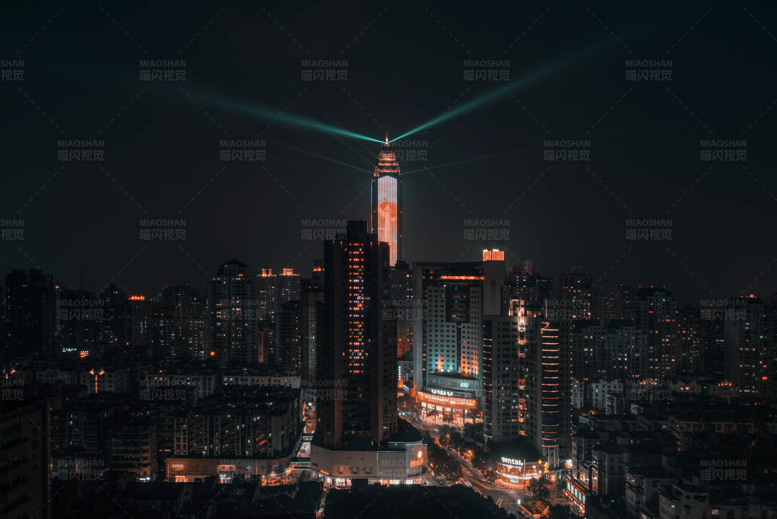 城市夜景灯光秀图片