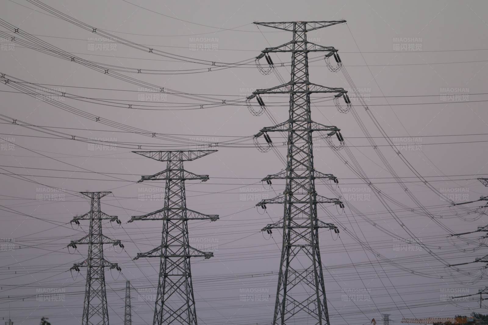 高压电线塔图片