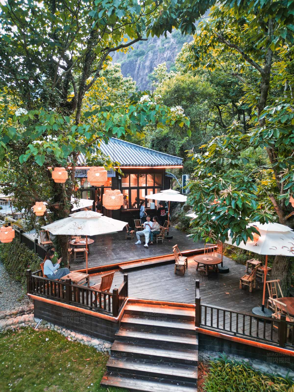 山间茶馆 宁静雅致图片