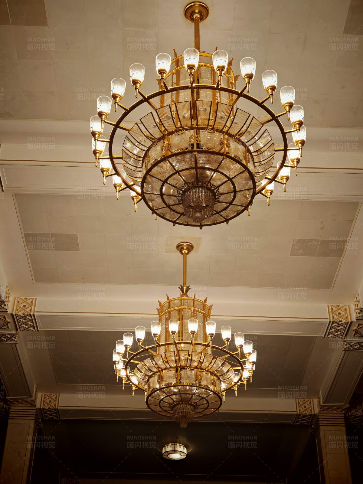 华丽吊灯装饰室内图片