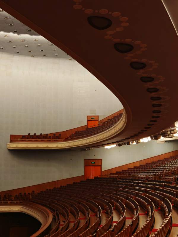 空旷的现代剧院图片