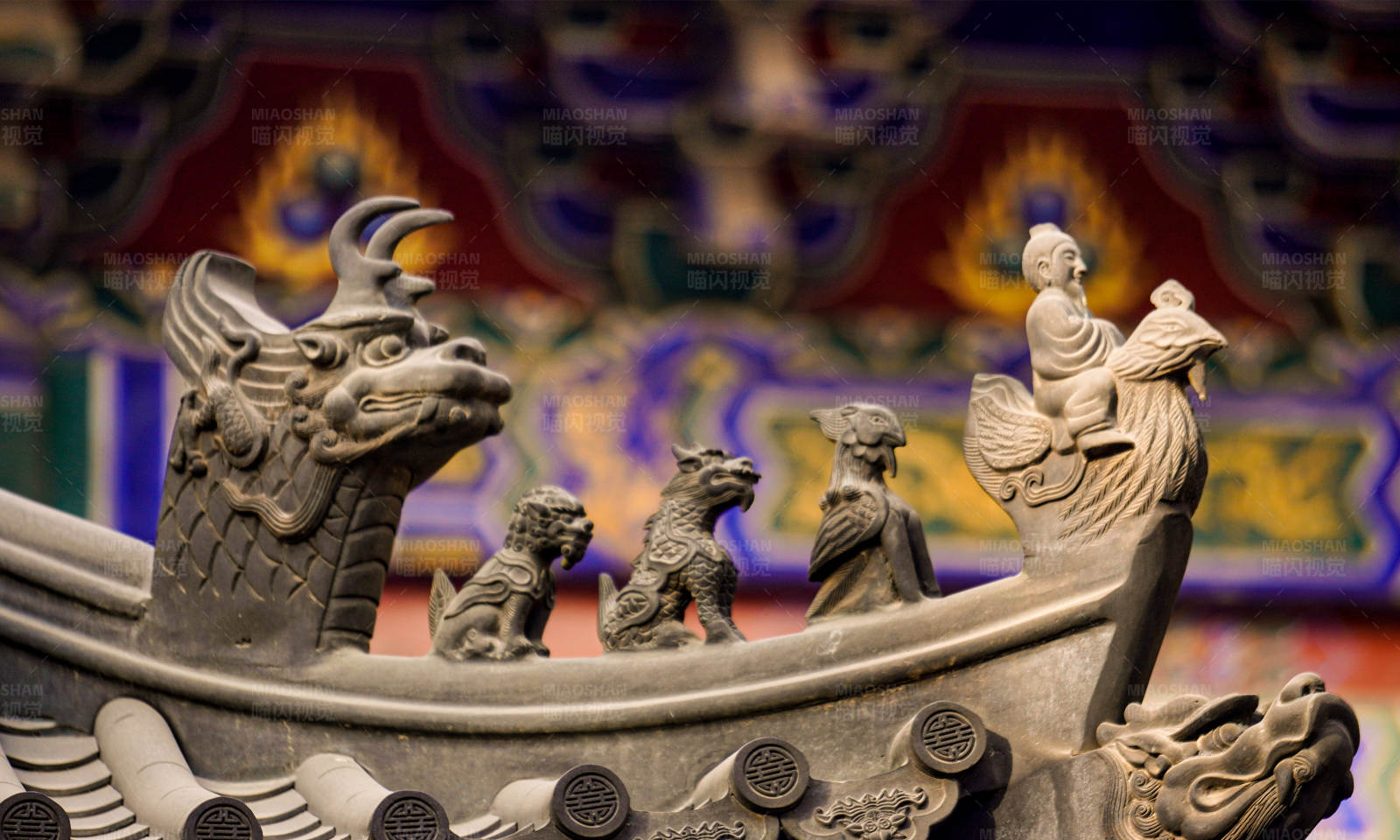 庙宇屋脊上的神兽装饰图片