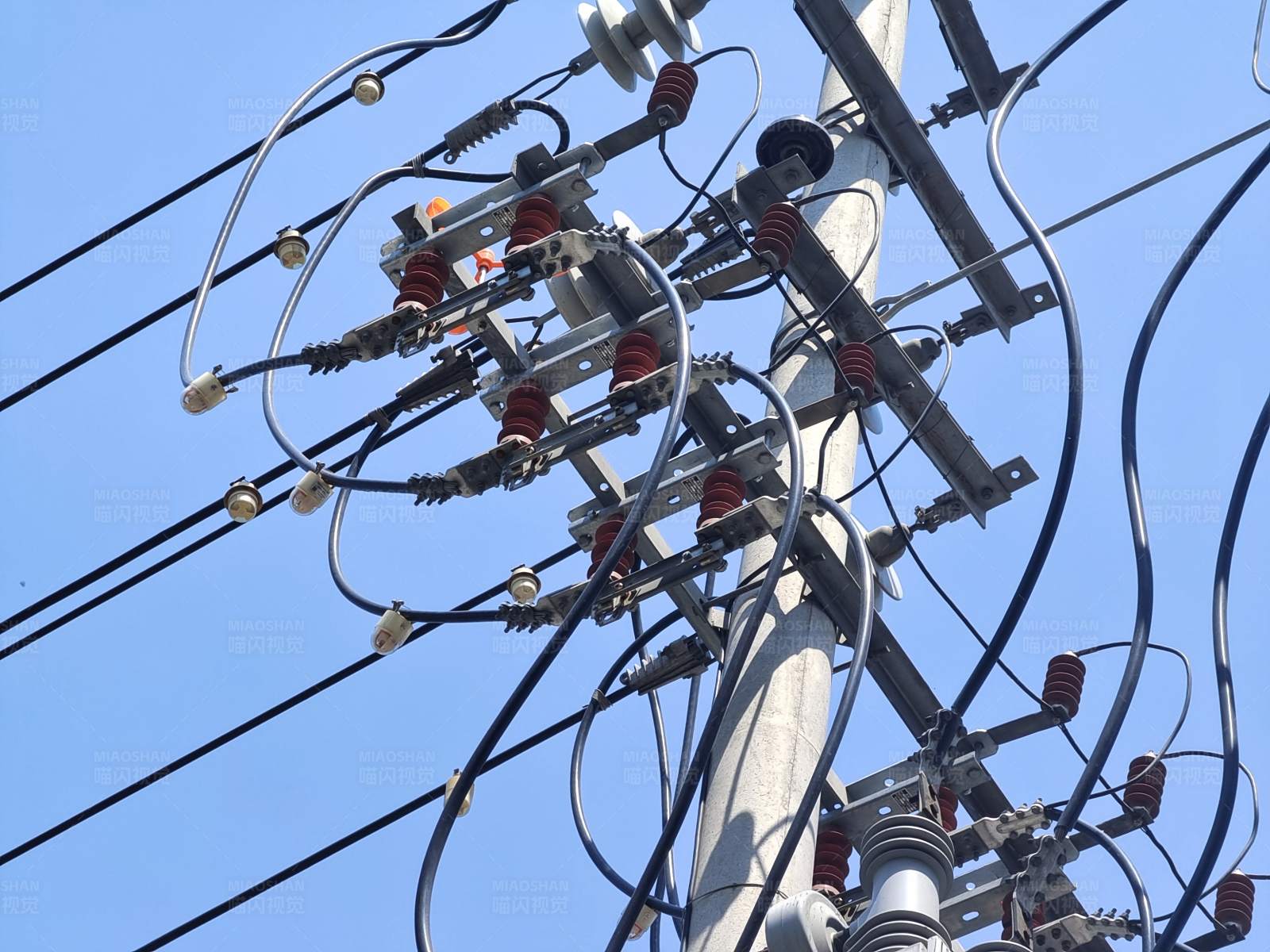 电力线路与变压器图片