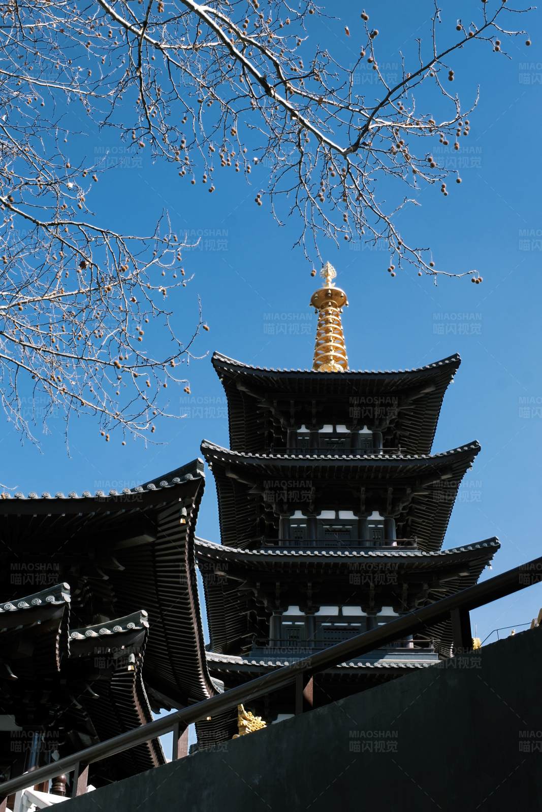 古塔冬日景图片