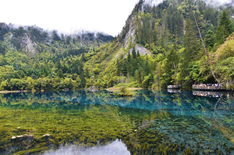 镜湖映山色图片