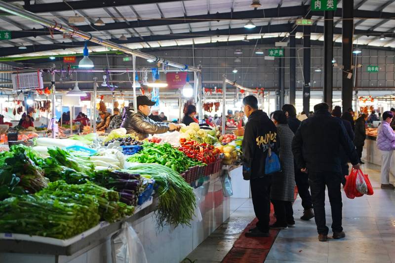 热闹的蔬菜市场图片