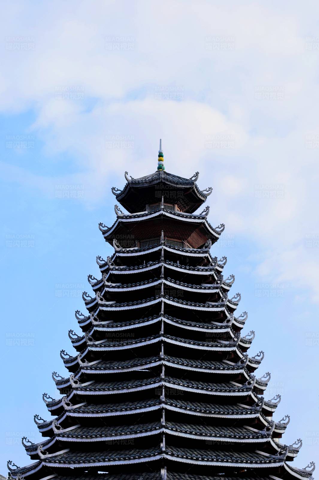 古塔耸云天 南宁相思小镇侗族鼓楼图片