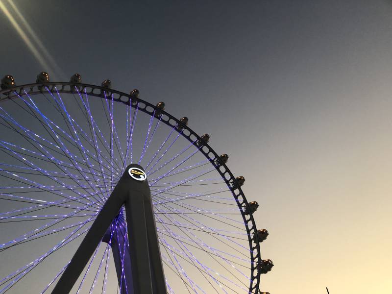 摩天轮夜景图片