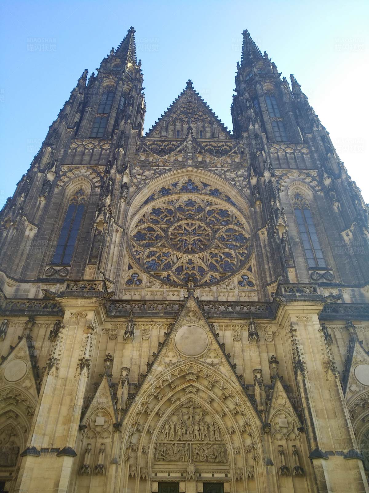 捷克布拉格圣维特大教堂图片