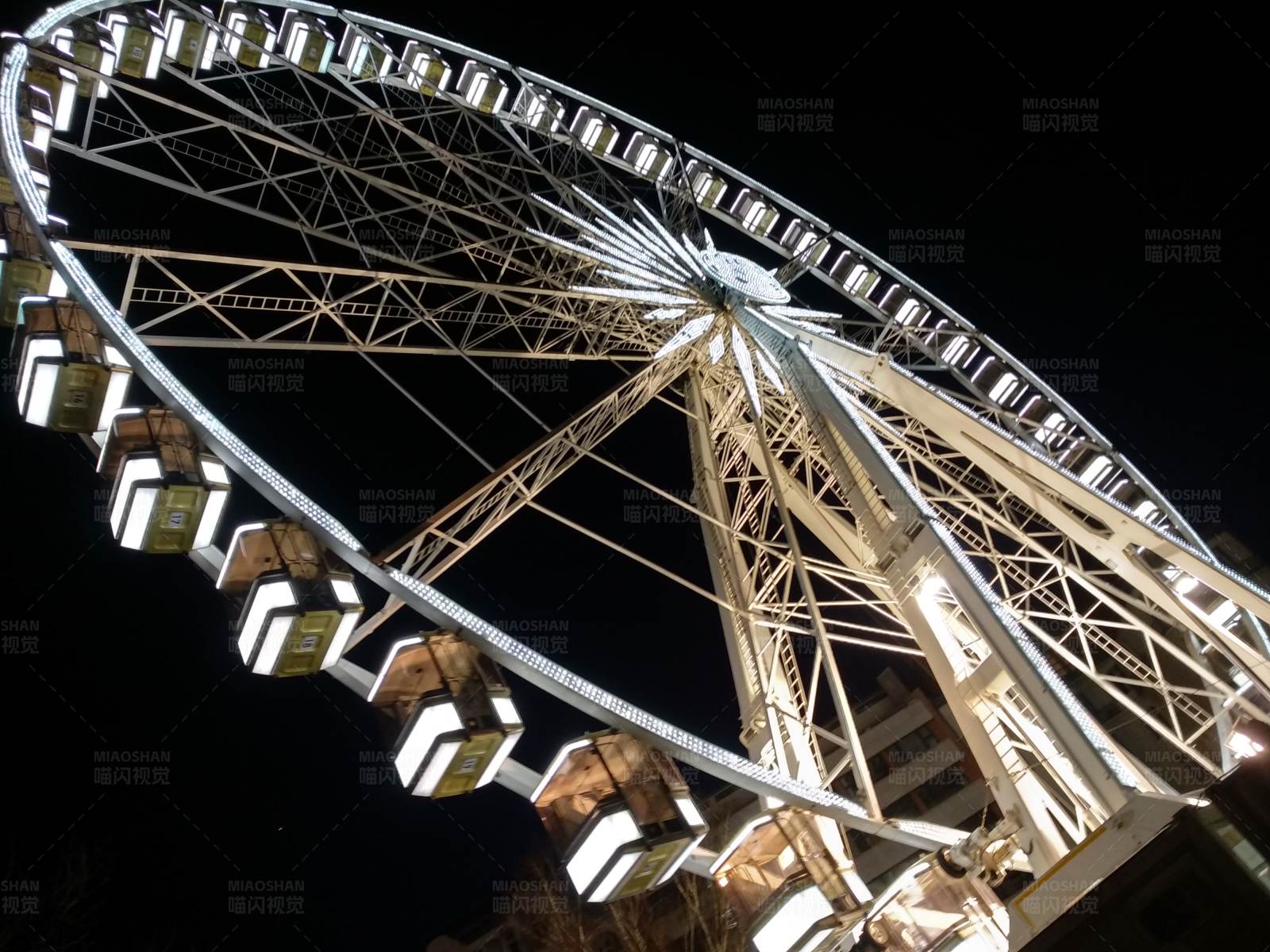 夜色摩天轮图片