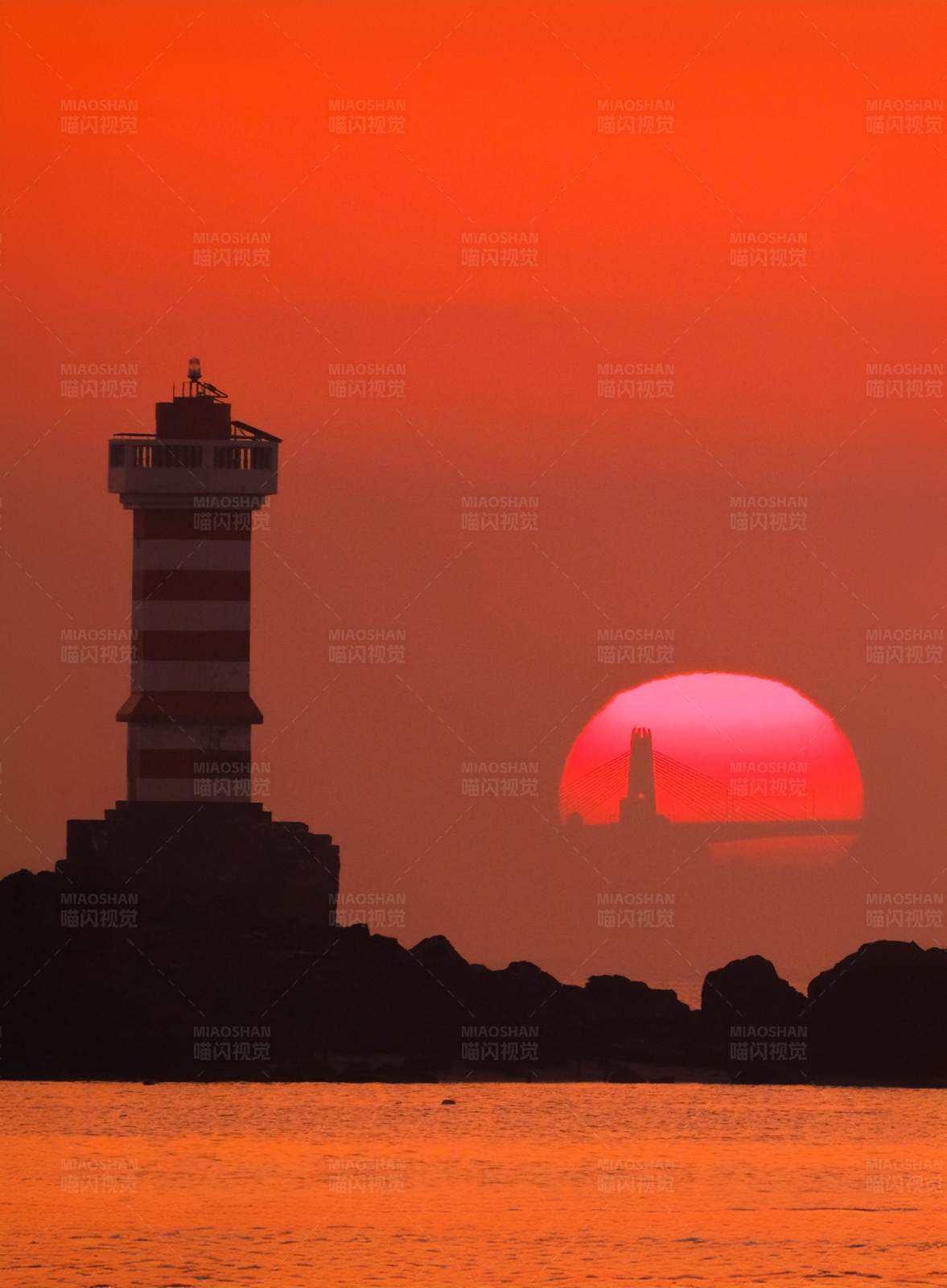 灯塔日落图片