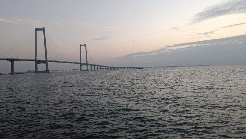 海上大桥夕阳景图片