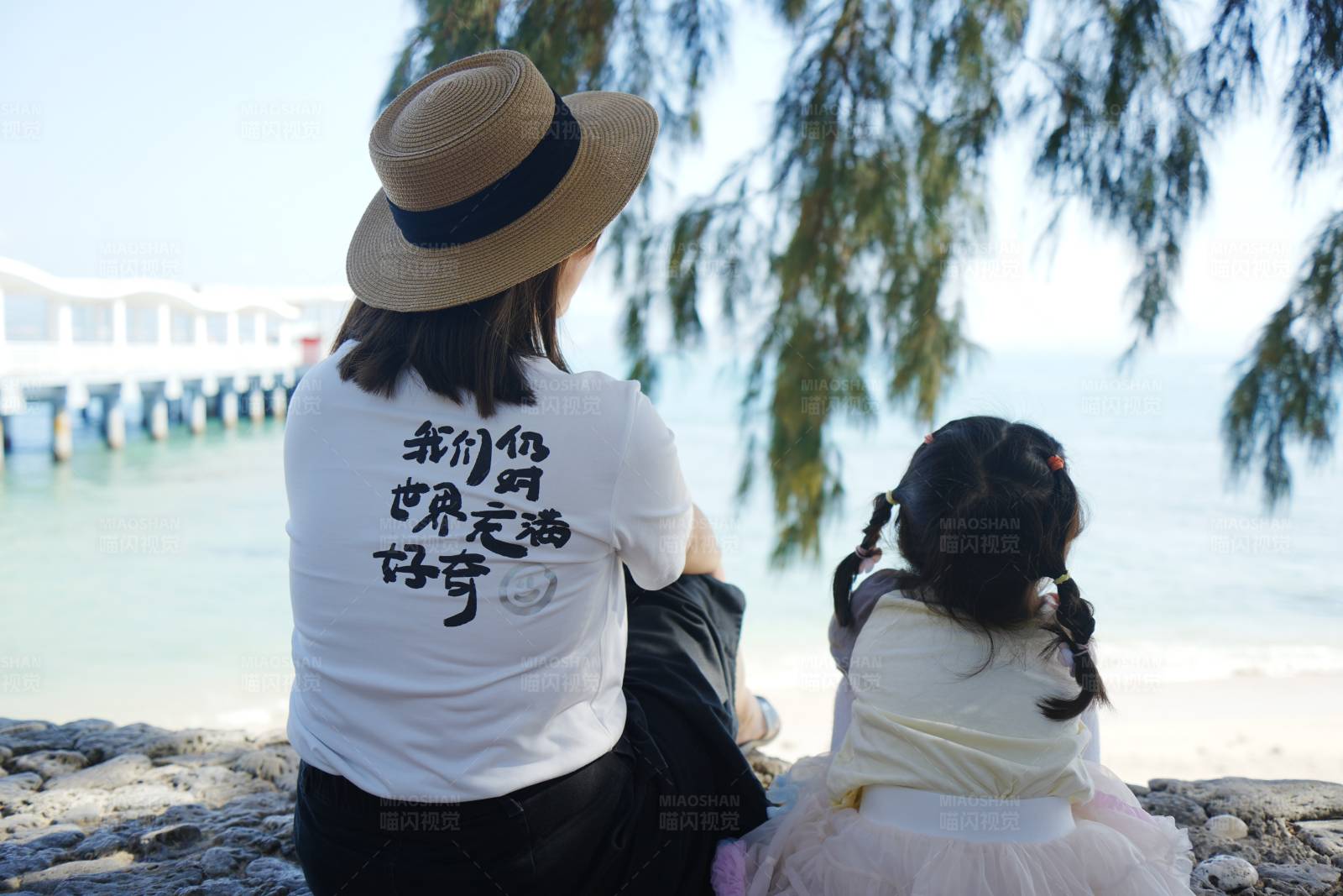 海边的母女时光图片