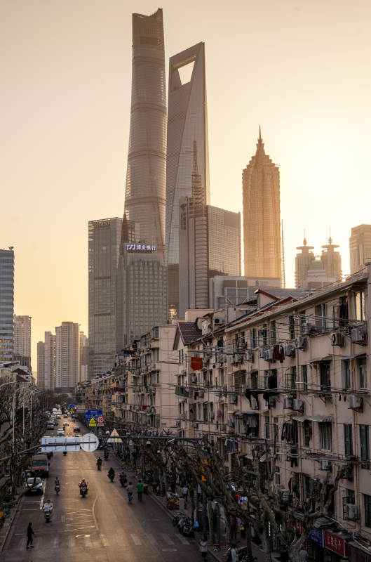 上海黄昏的天际线图片