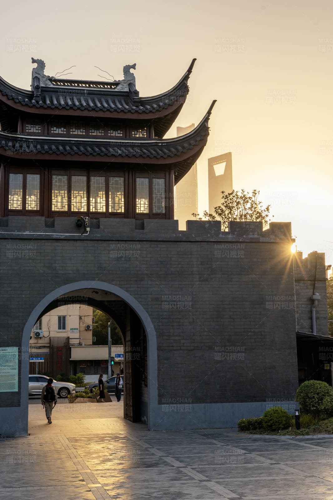 古城新韵 日落时分图片